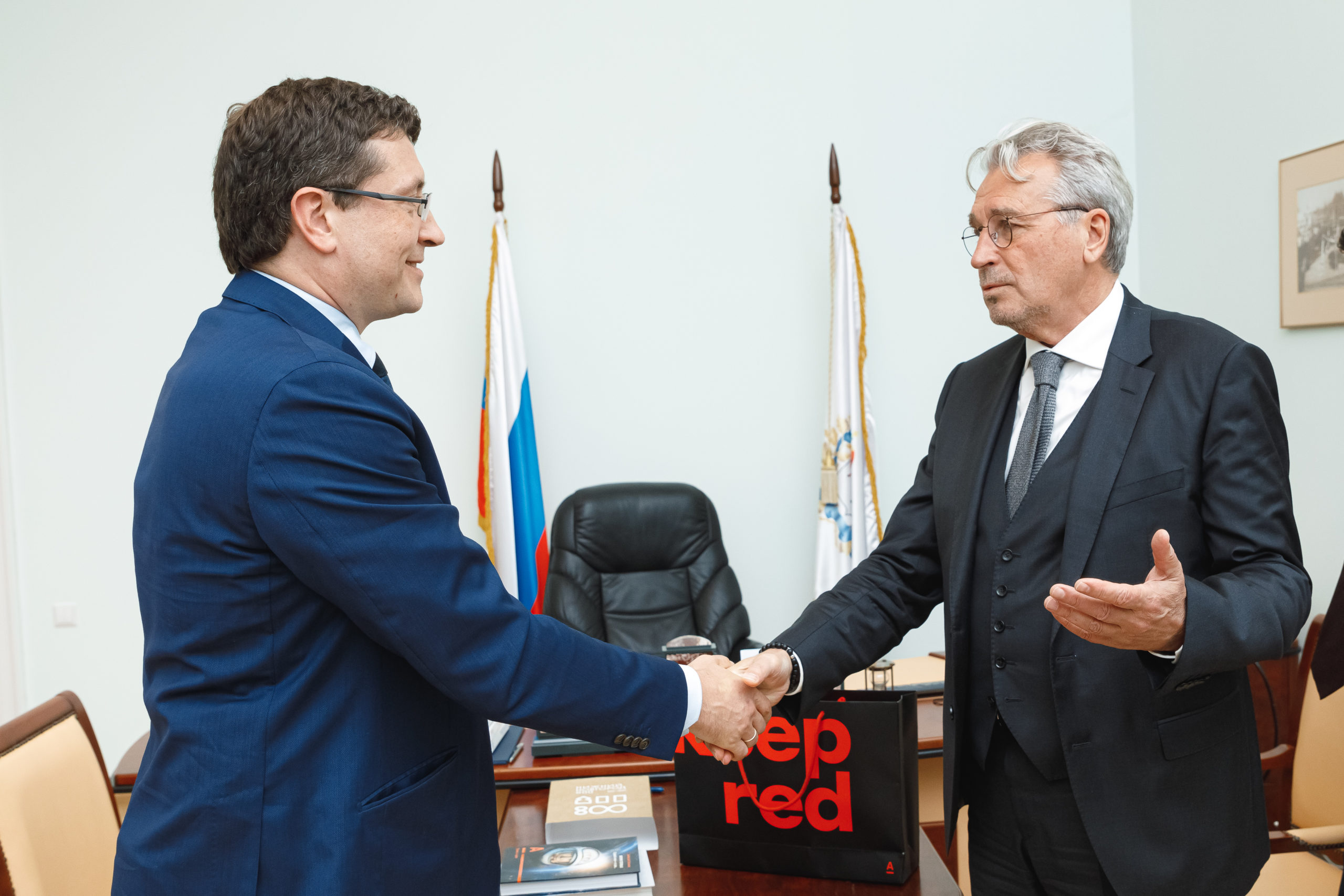 Глеб Никитин и президент Альфа-Банка Олег Сысуев подписали соглашение о сотрудничестве