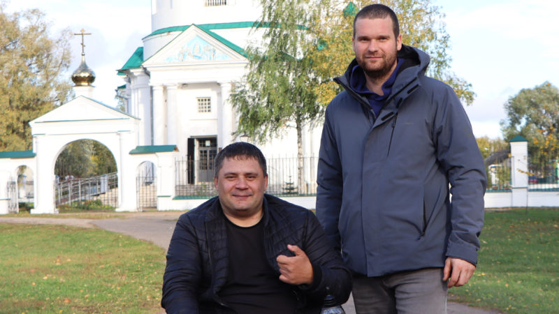 Сначала сложно было прочитать книгу, а теперь он посетил родовое имение Пушкина