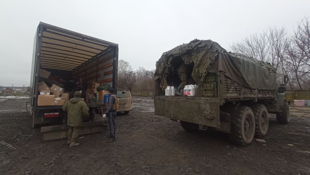 Нижегородские активисты Народного фронта отправил три грузовика с очередной гуманитарной помощью мобилизованным