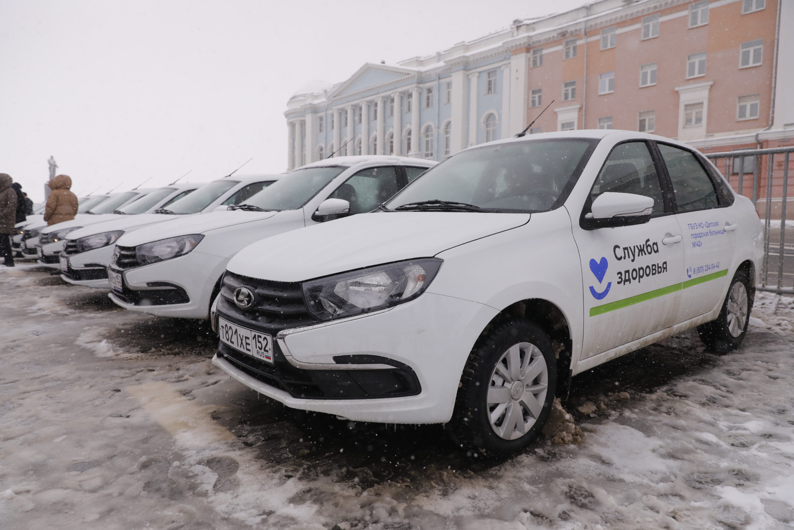 59 новых легковых автомобилей вручили медицинским организациям шести муниципалитетов Нижегородской области