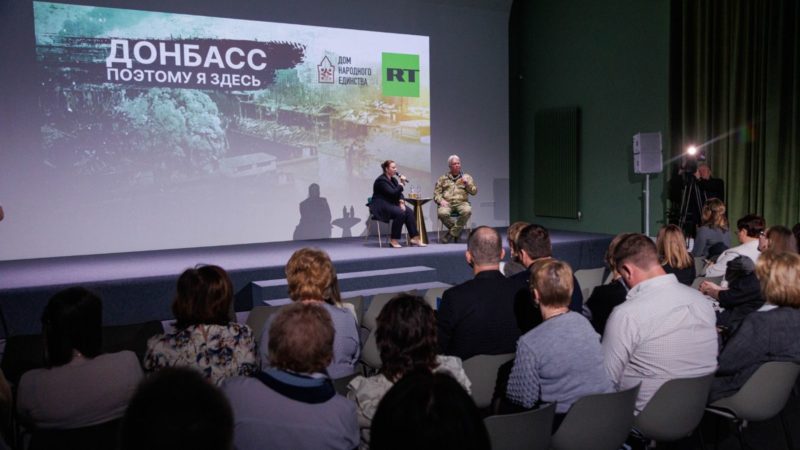 В Доме народного единства состоялся показ фильма о работе независимых иностранных военкоров в Донбассе
