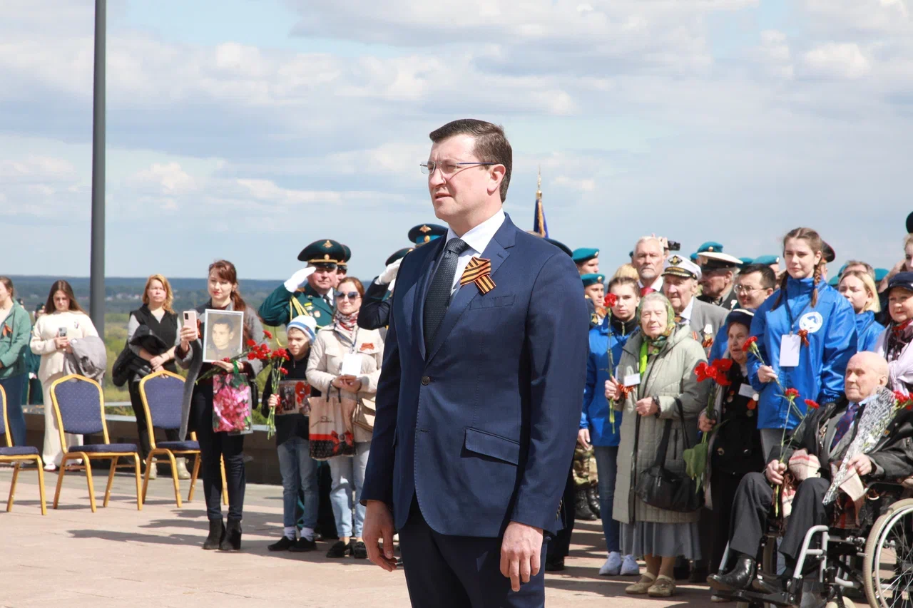 Глеб Никитин возложил цветы к Вечному огню в Нижегородском кремле