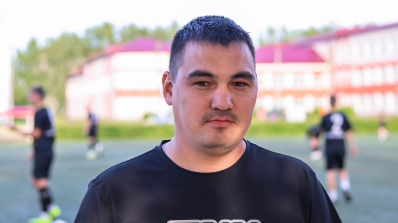 ПРЕПОДАЕТ И ТРЕНИРУЕТ