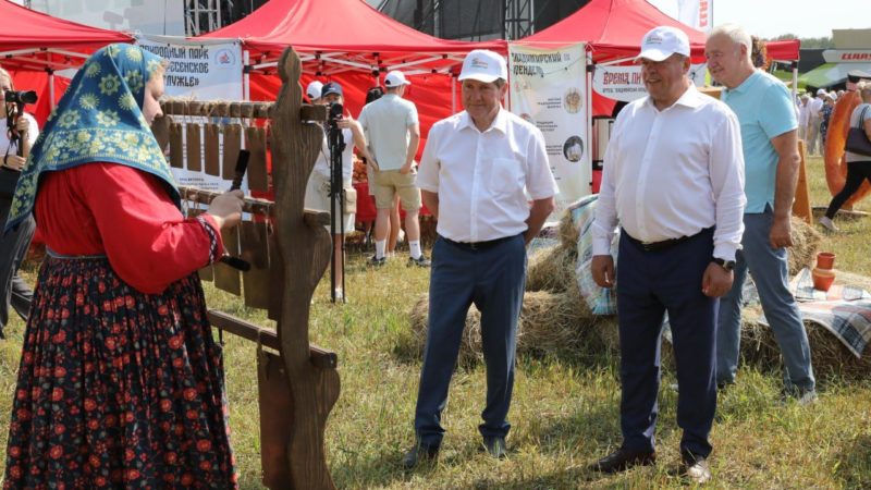 Более 200 организаций агропромышленного комплекса представляют свою продукцию на «Дне поля» в Нижегородской области