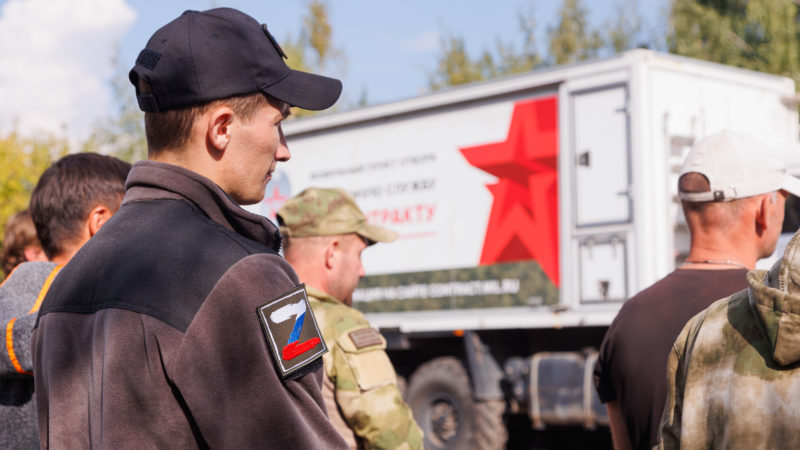 Группа нижегородцев заключила контракты на военную службу