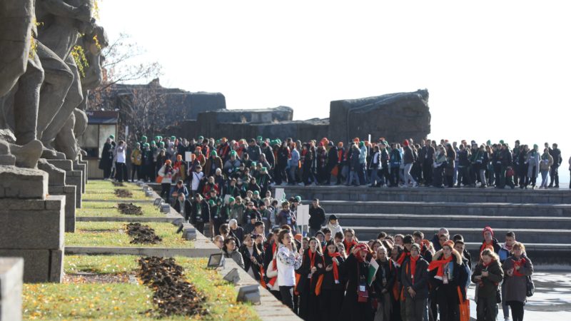 Нижегородские и волгоградские школьники начали знакомство с историческими событиями в рамках проекта «Уроки с путешествием»
