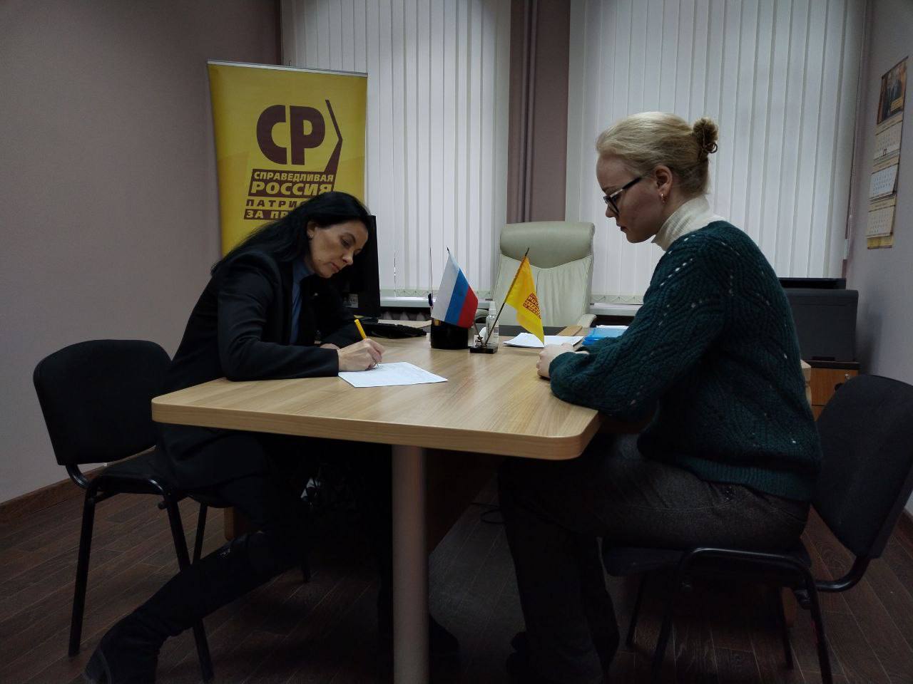 В Нижегородской области региональные отделения партии эсеров начали сбор подписей в поддержку кандидатуры Владимира Путина