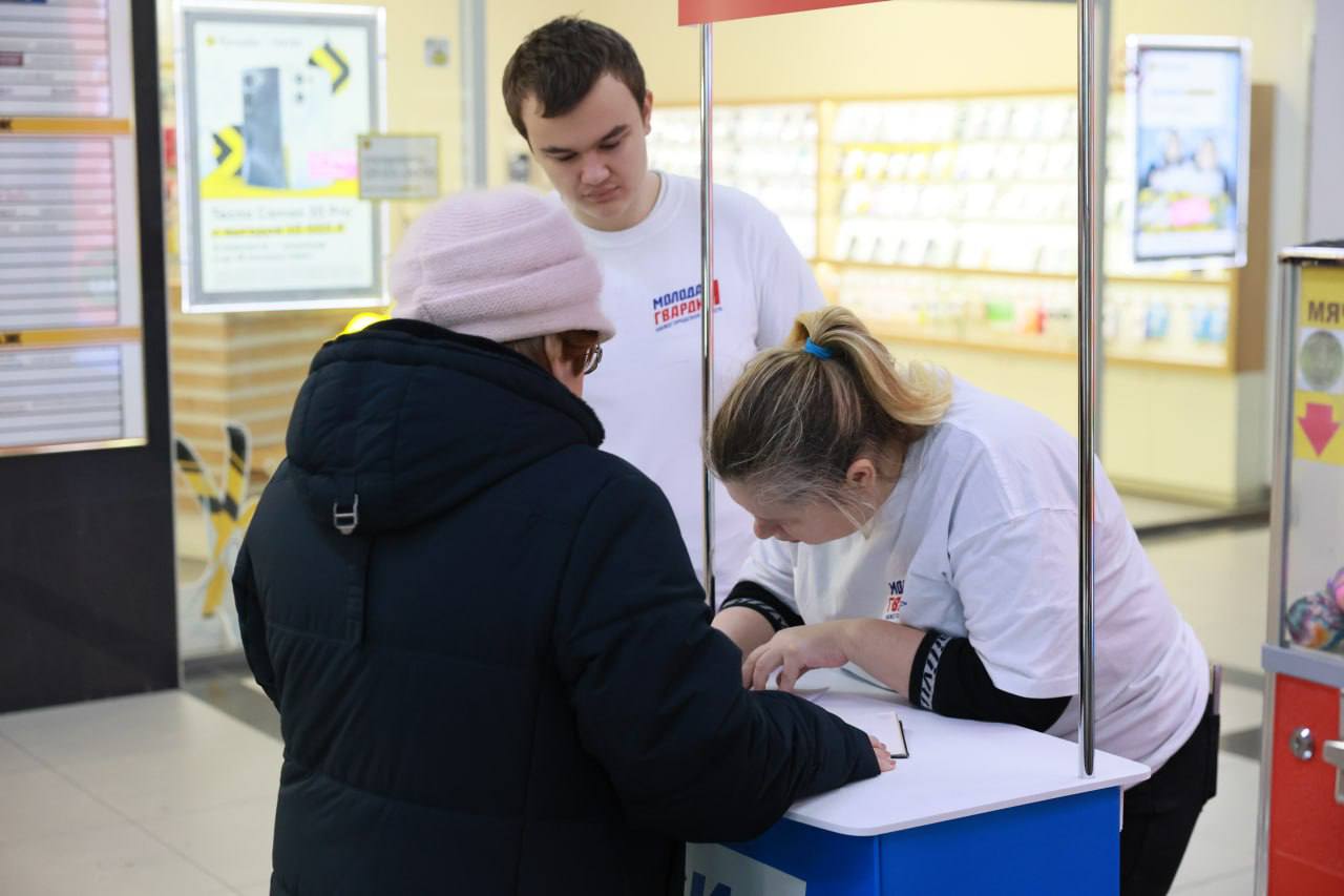 В Дзержинске идет сбор подписей за кандидата на выборы президента РФ Владимира Путина