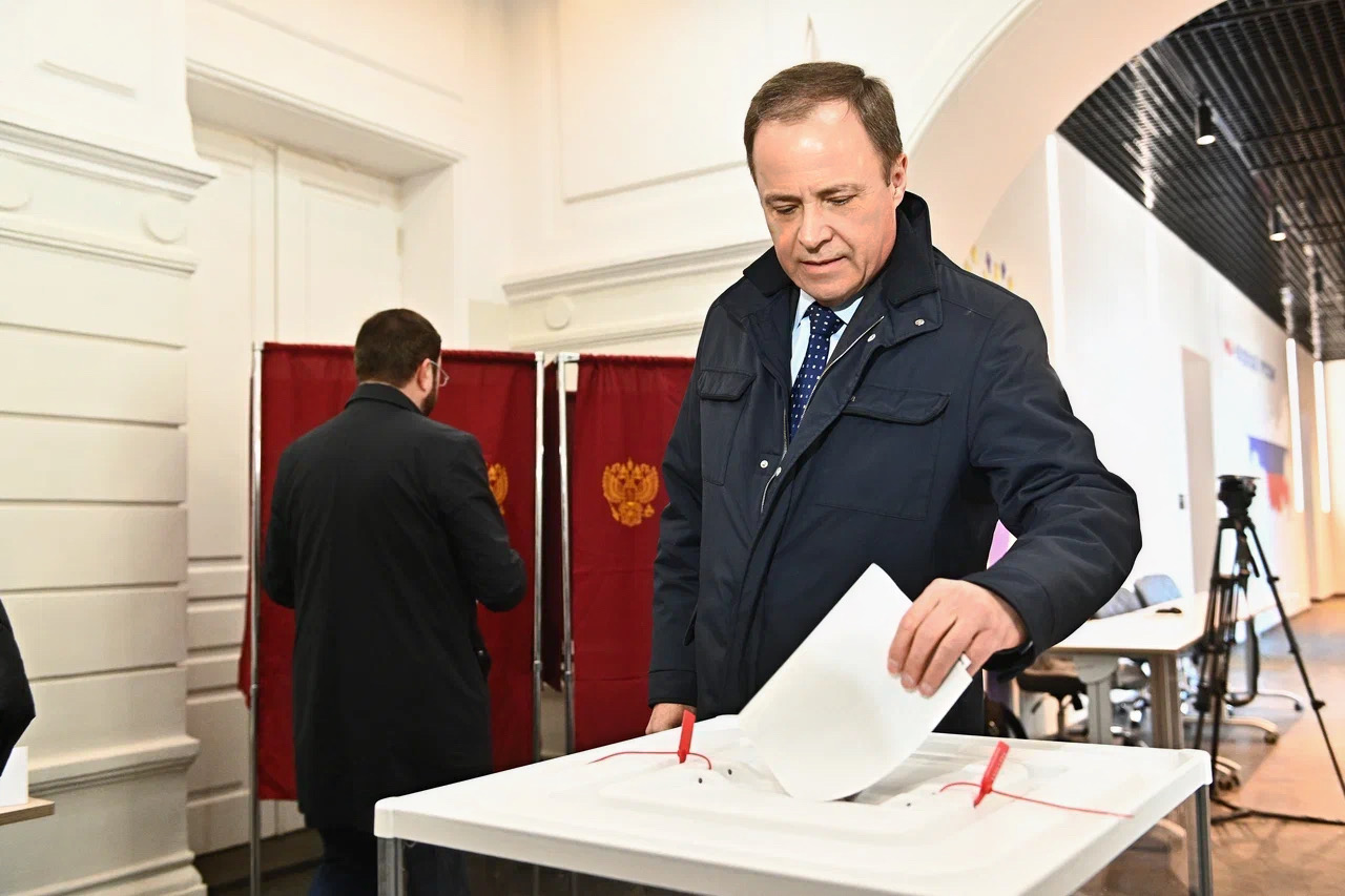 Полпред Президента в ПФО Игорь Комаров проголосовал на избирательном участке в Нижнем Новгороде