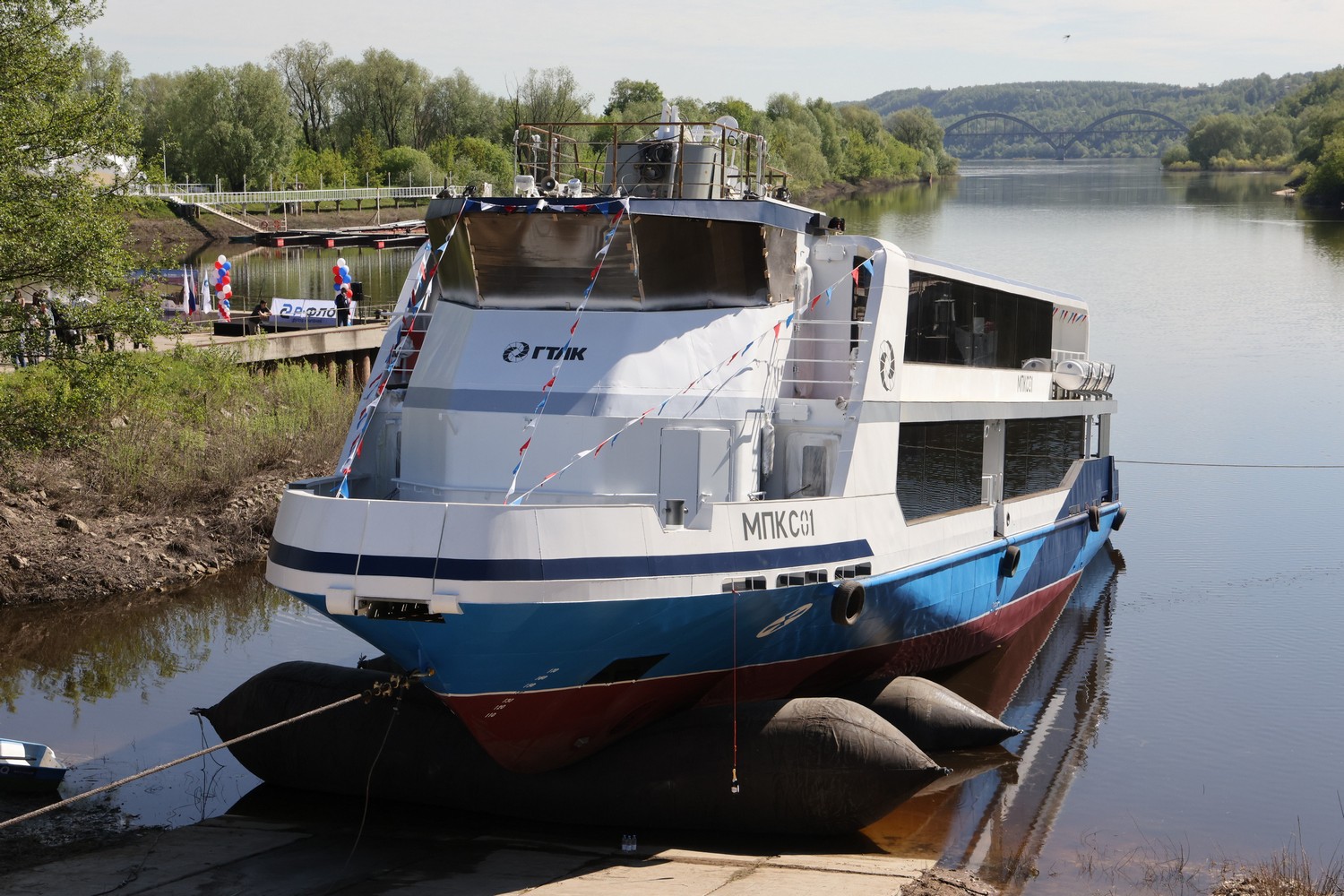 Глеб Никитин и Евгений Дитрих приняли участие в спуске на воду трех судов в Нижегородской области