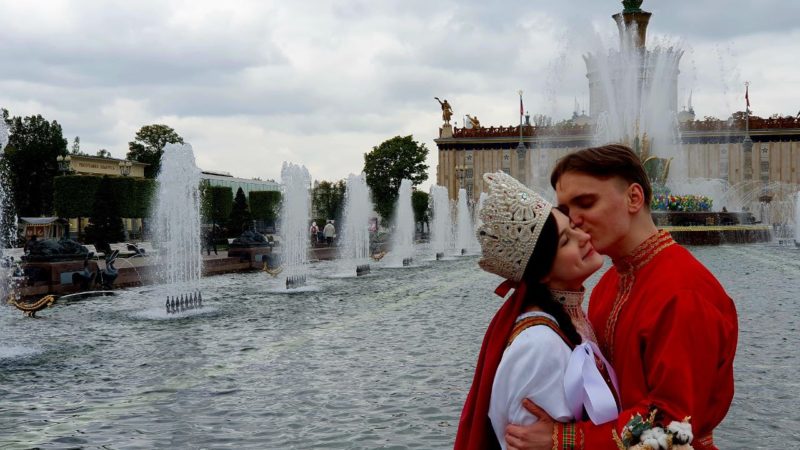Нижегородская пара зарегистрировала брак на Всероссийском свадебном фестивале Международной выставки «Россия»