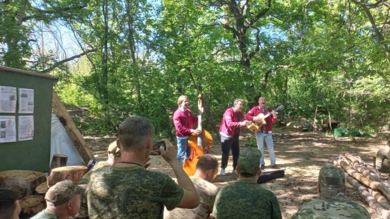 Творческий десант проекта «Актеры Нижнего – Донбассу» выступил с концертами перед бойцами СВО