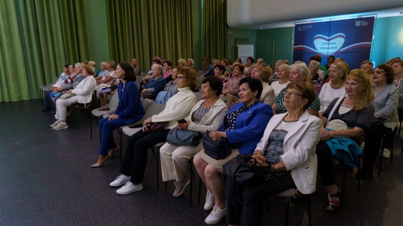 В Доме народного единства состоялся концерт «Сердцем со СВОими» для семей участников спецоперации