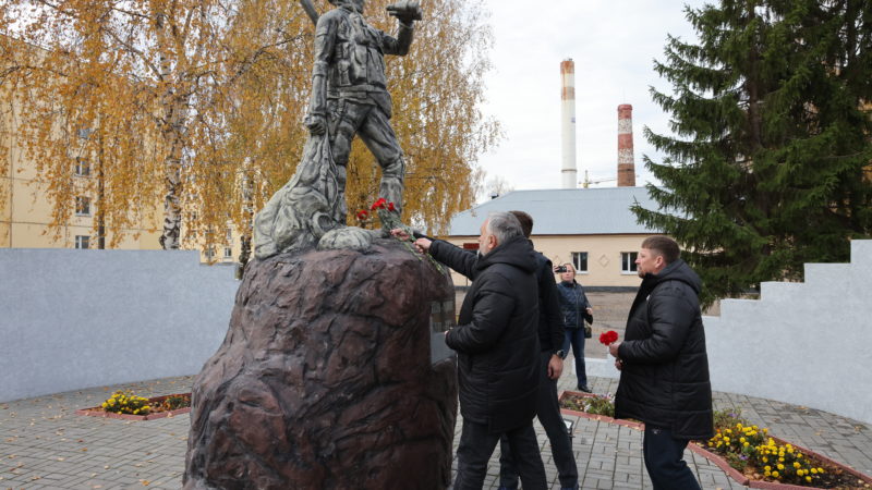 Василий Суханов вместе с представителями Хоккейного клуба «Старт» передал гуманитарный груз нижегородским военнослужащим