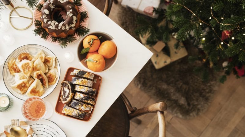 ВКУСНЫЙ И ЗДОРОВЫЙ СТОЛ: ЧТО ПРИГОТОВИТЬ НА НОВЫЙ ГОД И КАК ПРАВИЛЬНО ПИТАТЬСЯ В ПРАЗДНИКИ