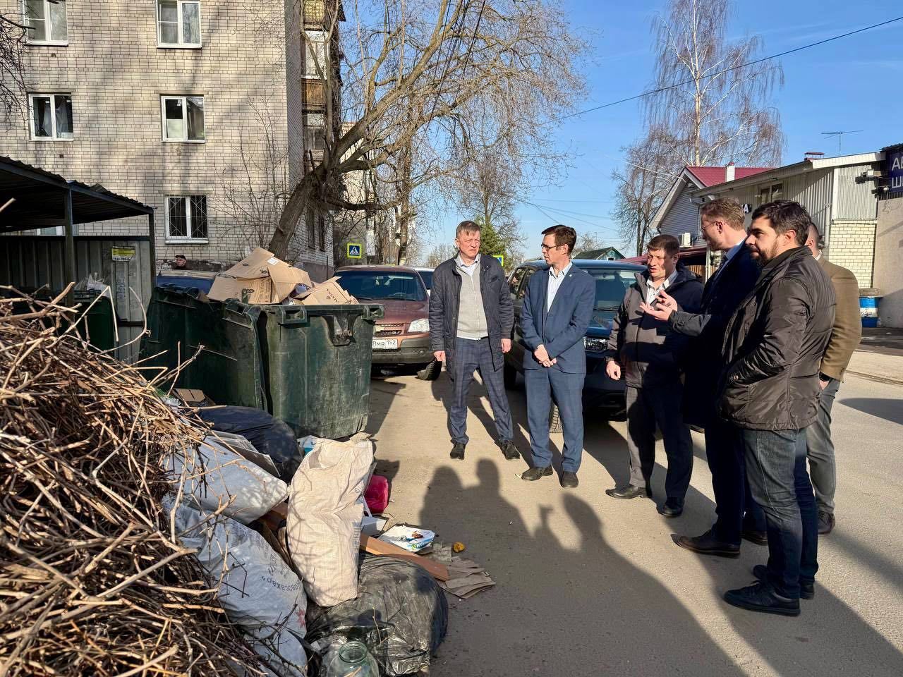 Специалисты Минэкологии Нижегородской области начали проверку контейнерных площадок по фактам обращений жителей