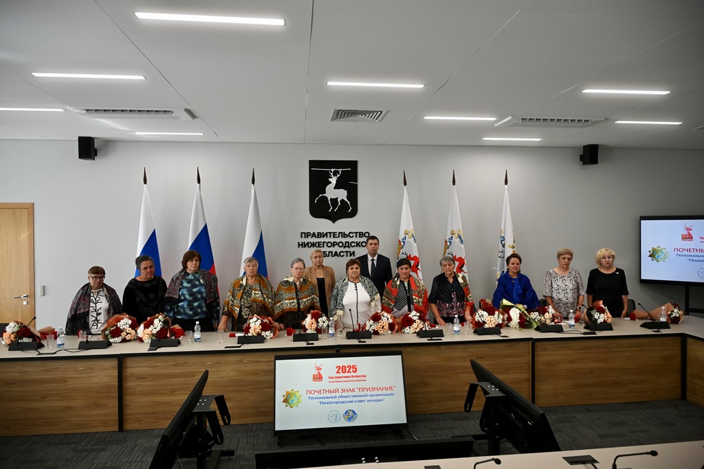 В Нижегородском кремле прошла церемония вручения Почетного знака «Признание» матерям погибших на СВО воинов