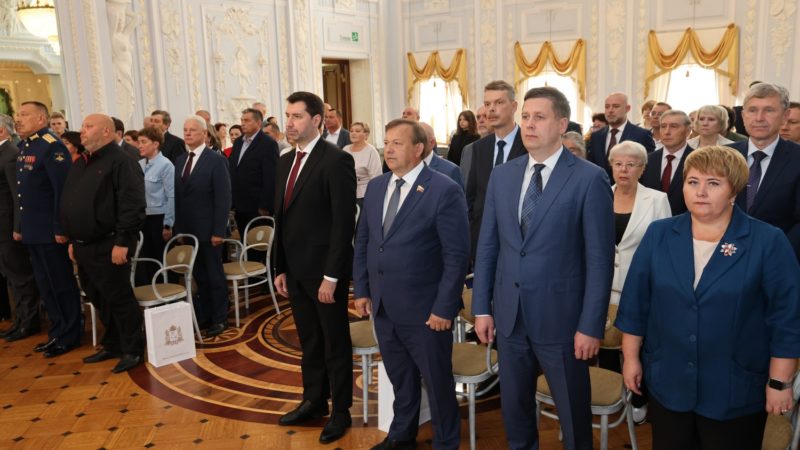 48 нижегородцам вручили государственные награды за особые заслуги в труде
