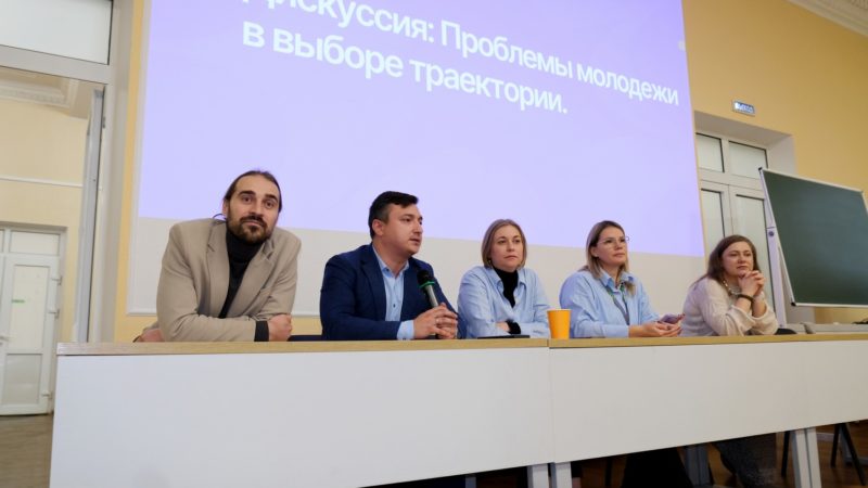Студенты НИУ Президентской академии запускают свой путь на интенсиве «На орбиту в профкосмос! Высший пилотаж»