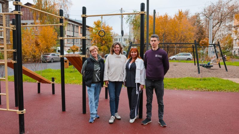 Социальные участковые помогли жителям благоустроить двор в Канавинском районе Нижнего Новгорода