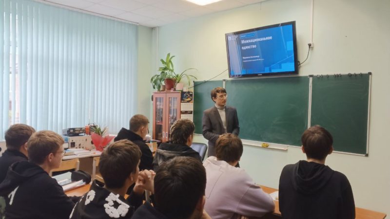 Лектор общества «Знание» рассказал кстовским студентам о гармонии народов России