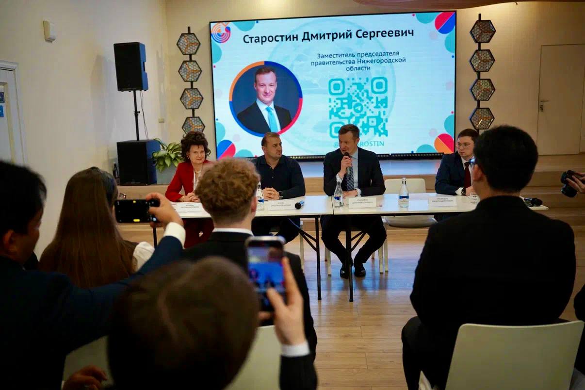 Дмитрий Старостин встретился с участниками Форума молодых лидеров стран ШОС
