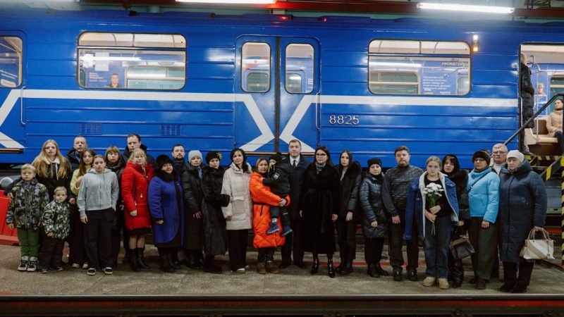 В нижегородском метро на маршруты вышли два новых вагона, посвященных героям СВО