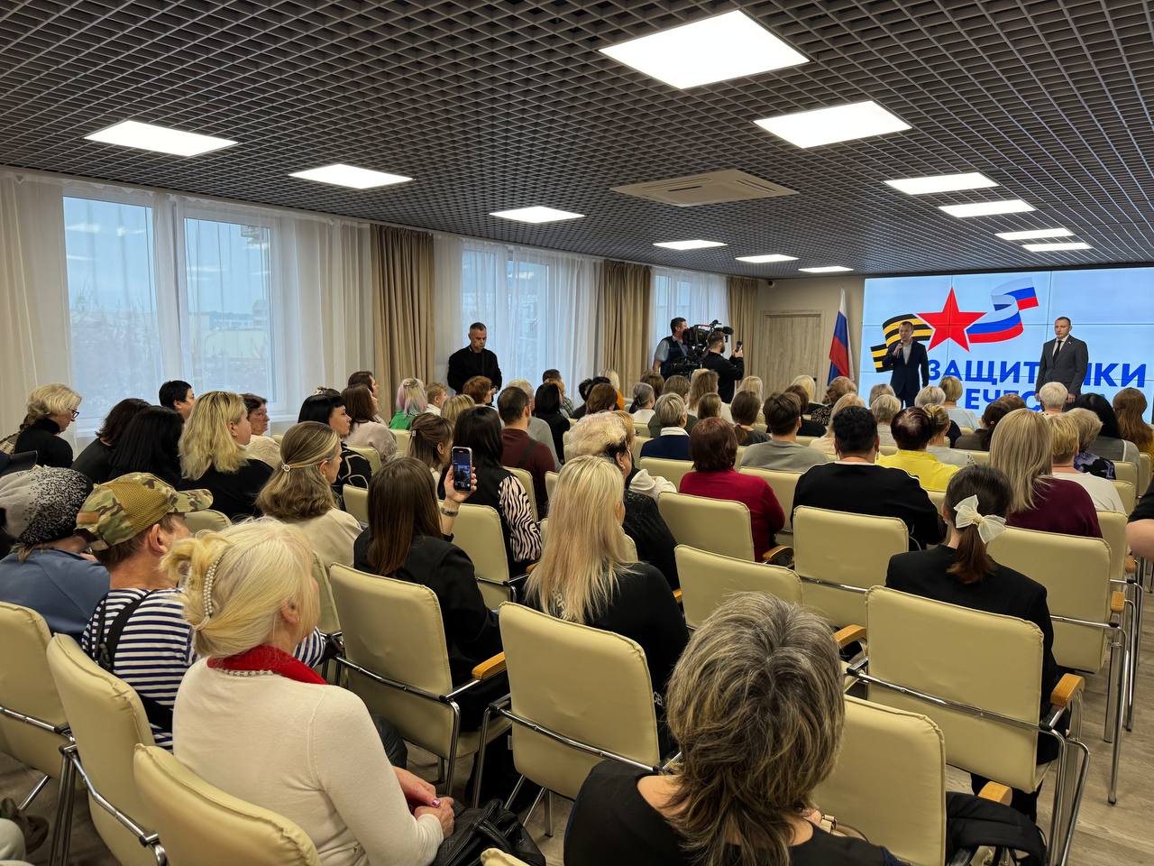День матери отметили более 70 мам ветеранов СВО в фонде «Защитники Отечества»