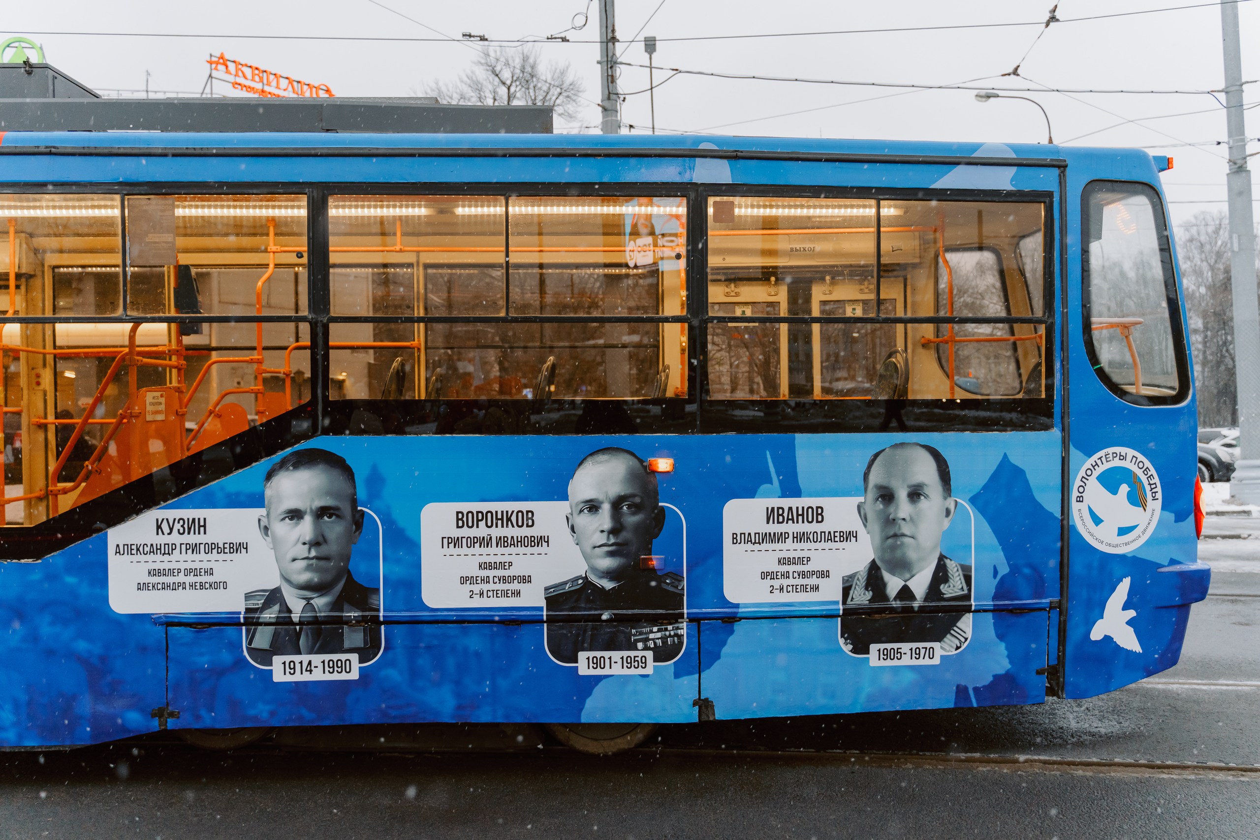 В Нижнем Новгороде на маршруты общественного транспорта вышли два новых «Вагона Победы»