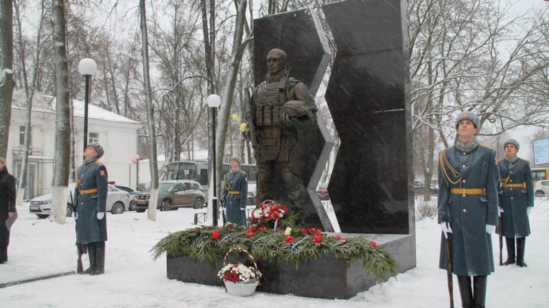 В Чкаловске открылся памятник, посвященный землякам-героям СВО