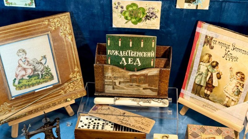 В Усадьбе Рукавишниковых открылась выставка «Волшебный мир зимних праздников»