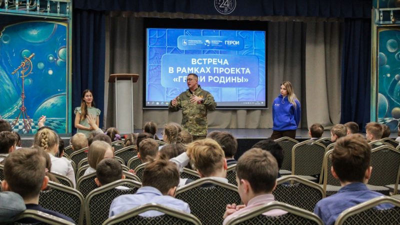 Волонтеры Победы и участники программы «Герои. Нижегородская область» провели «Уроки мужества» в школах