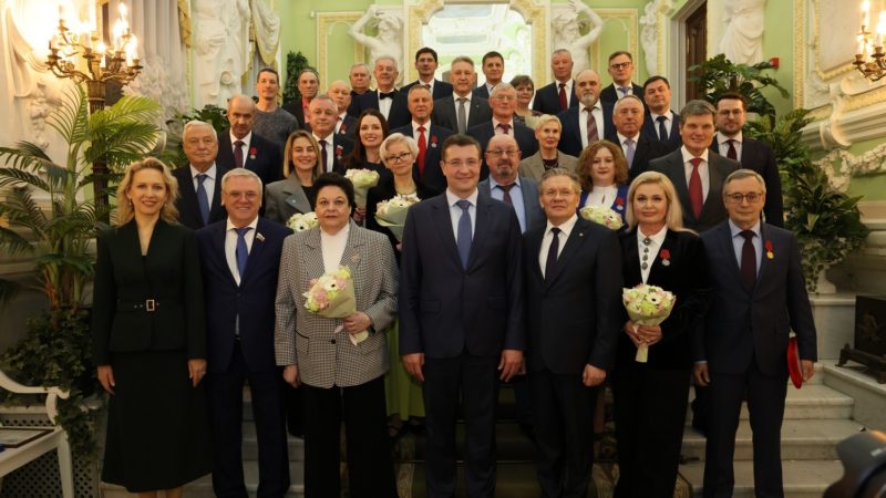 Глеб Никитин вручил государственные награды 33 представителям разных сфер деятельности за особые заслуги перед регионом