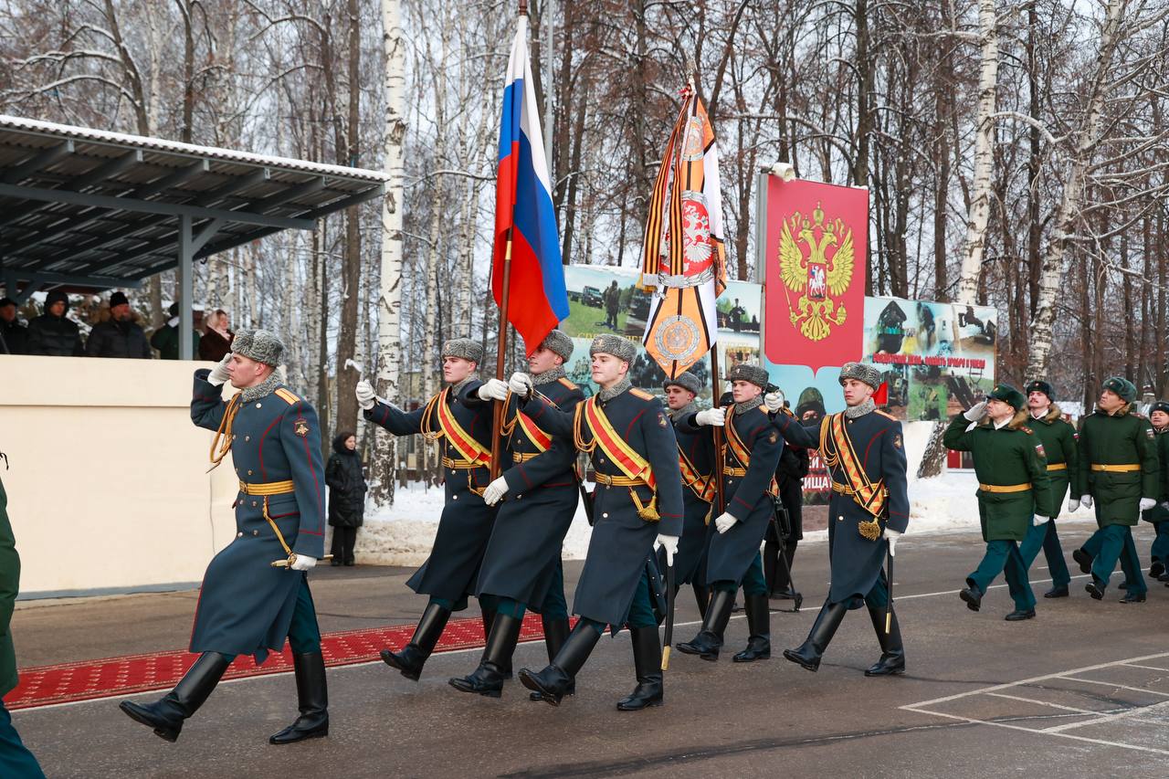 Нижегородскому высшему военно-инженерному командному училищу вручили высший знак отличия воинской части – Георгиевское знамя