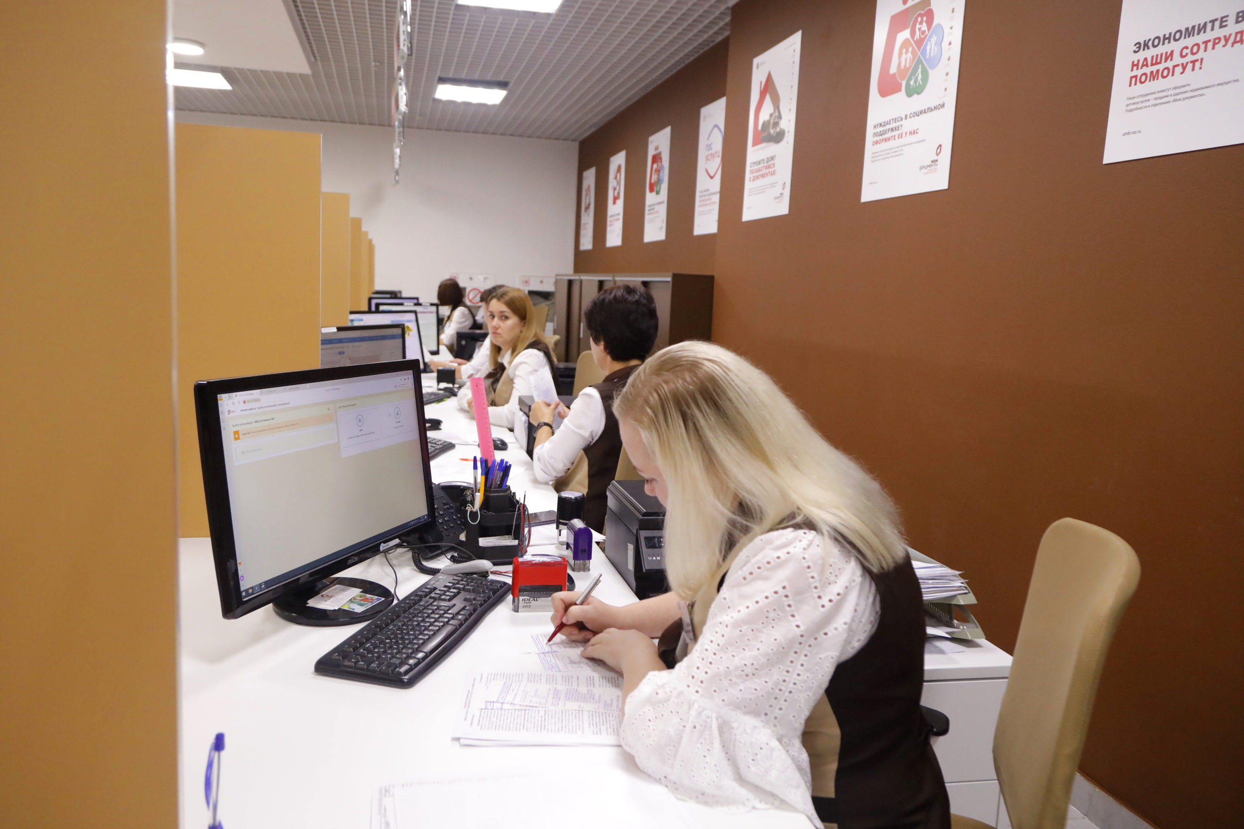 В нижегородских МФЦ в 2025 году начали оказывать около 300 новых государственных и муниципальных услуг