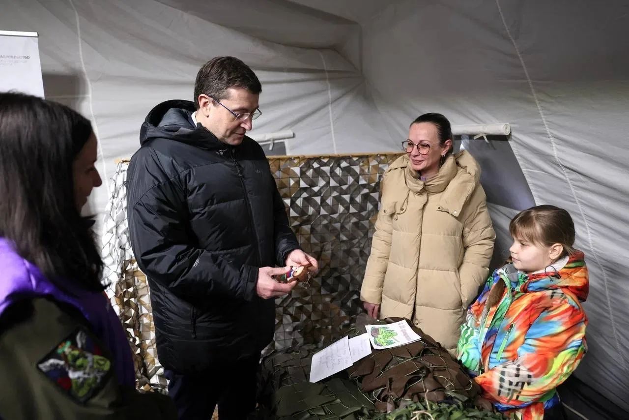 В преддверии Дня защитника Отечества из Нижегородской области в зону СВО отправили более 100 тонн гуманитарного груза