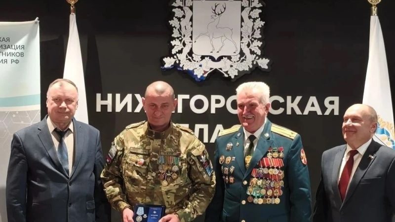Нижегородских медиков в преддверии Дня Победы наградили медалями за помощь бойцам СВО