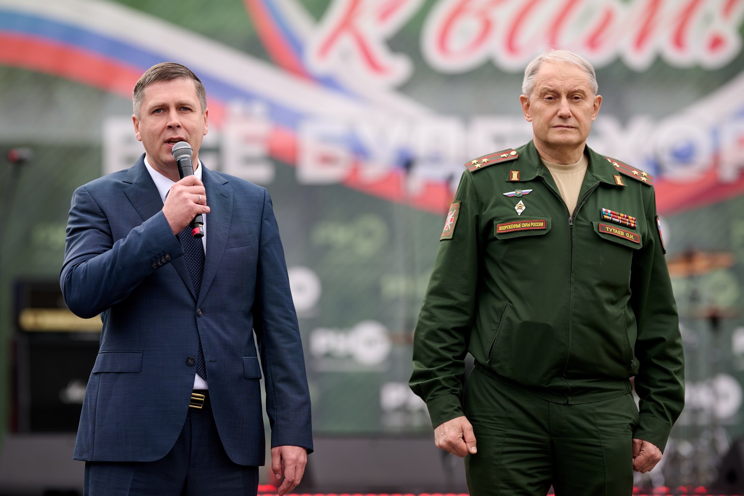 Популярные российские исполнители выступили перед бойцами в нижегородском госпитале 